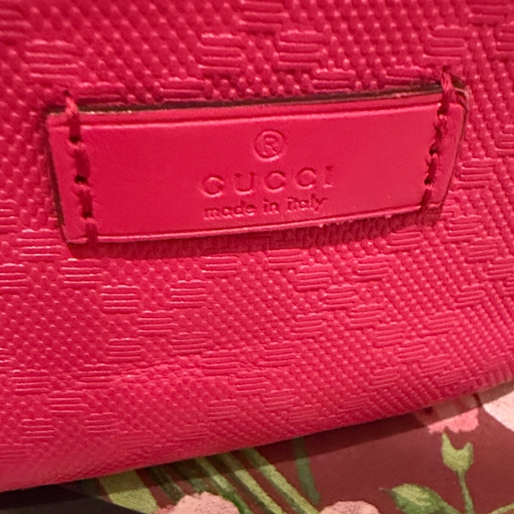 Gucci  Drawstring Bucket Bag - Picture 2 of 9